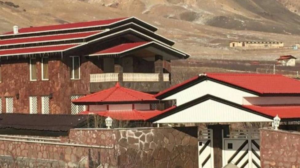 ویلا سقف پاسارگاد، طراحی و اجرای سقف شیروانی و سوله و پانل سقفی در دماوند ویلا سقف پاسارگاد، طراحی و اجرای سقف شیروانی و سوله و پانل سقفی در دماوند